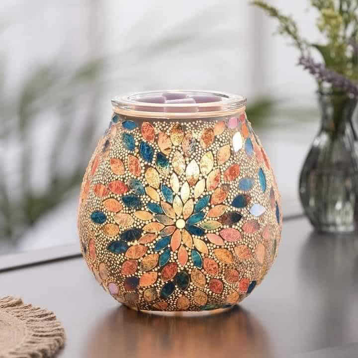 Scentsy Pearlescent Petals Warmer is beautiful.